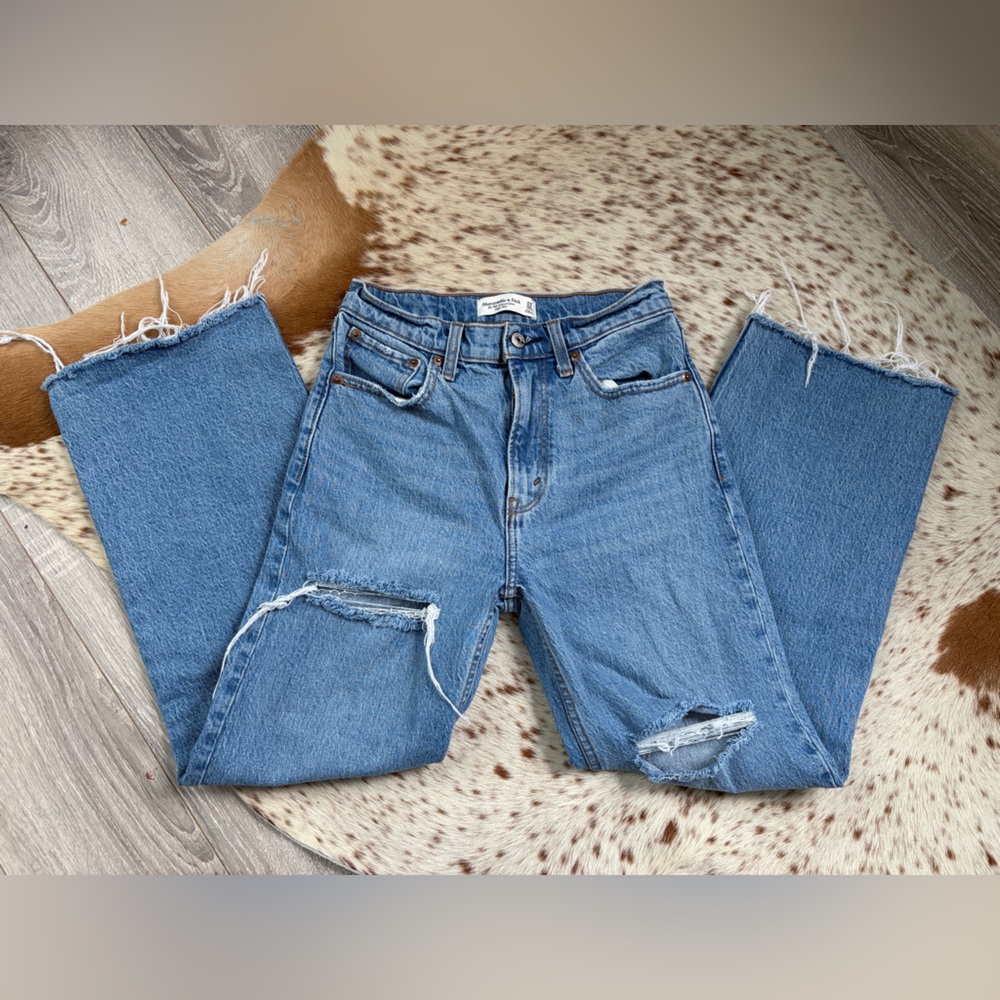 Abercrombie & Fitch 90s Relaxed Distressed  Jeans